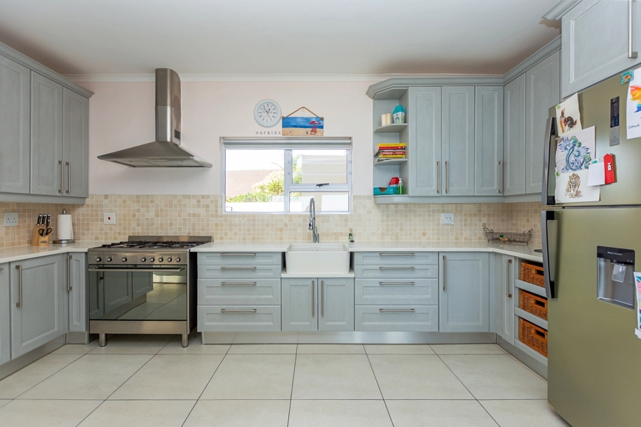 4 Bedroom Property for Sale in Britannia Bay Western Cape